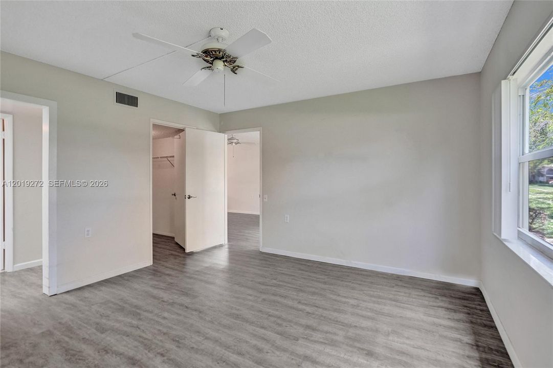 For Sale: $139,999 (2 beds, 2 baths, 962 Square Feet)
