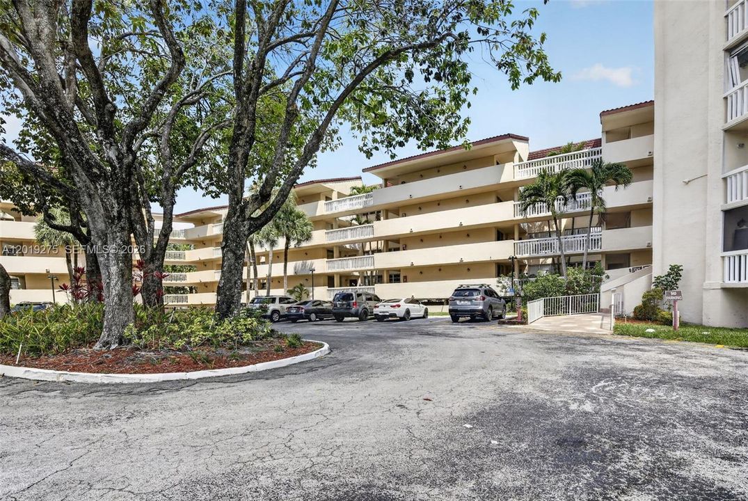Activo con contrato: $119,500 (2 camas, 2 baños, 1148 Pies cuadrados)