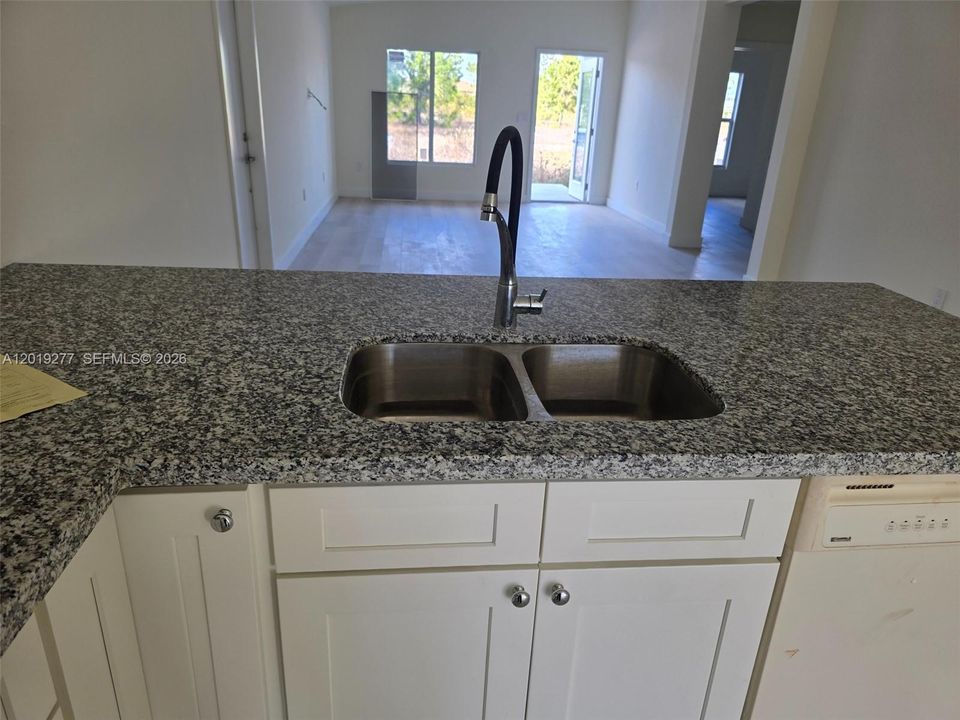 En Venta: $269,000 (3 camas, 2 baños, 0 Pies cuadrados)