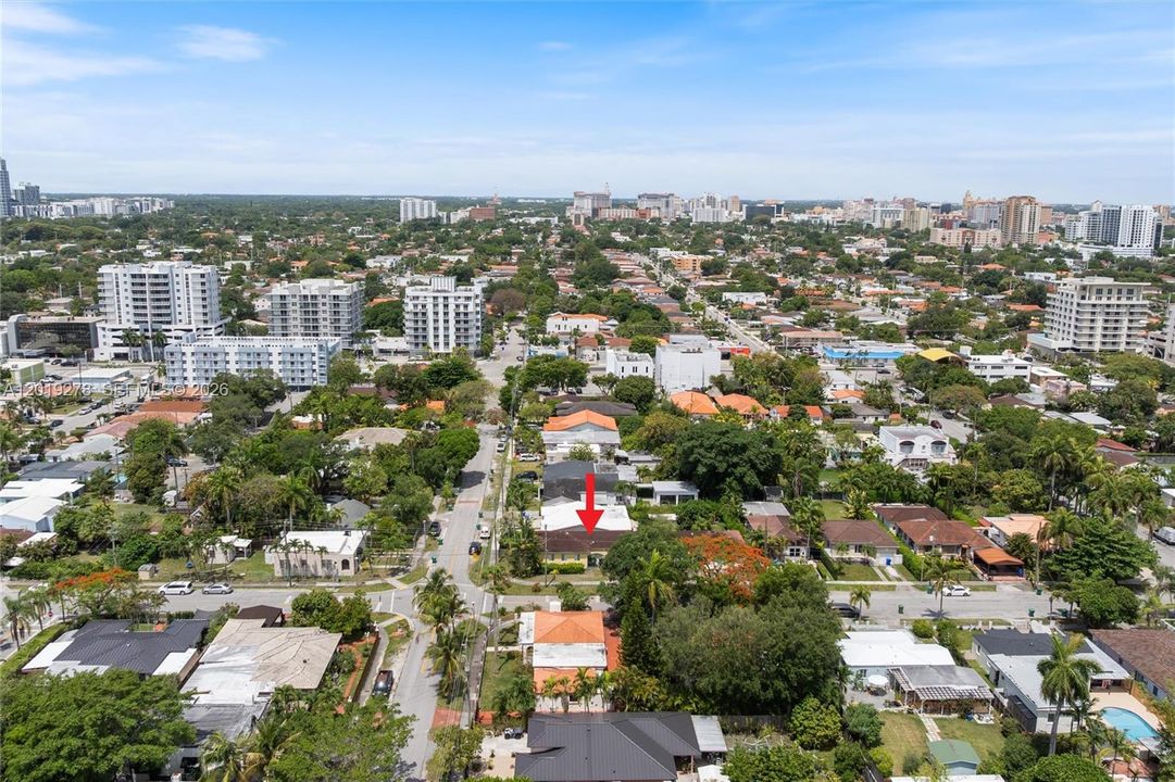 Active With Contract: $799,000 (2 beds, 1 baths, 860 Square Feet)
