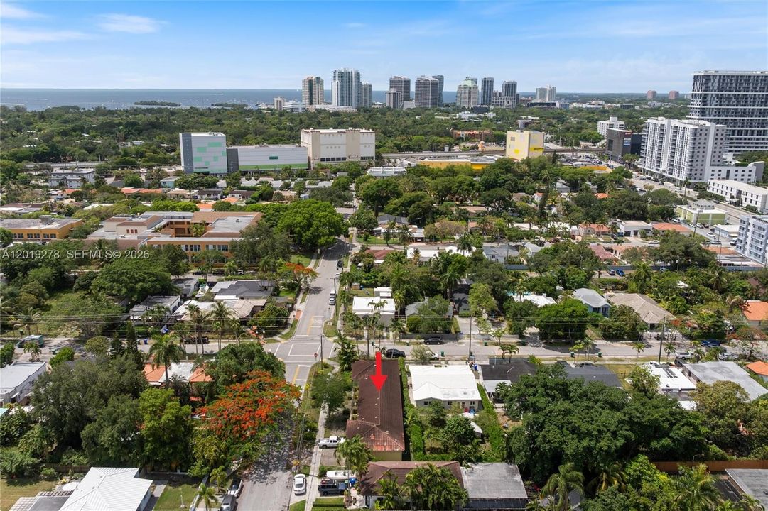 Active With Contract: $799,000 (2 beds, 1 baths, 860 Square Feet)