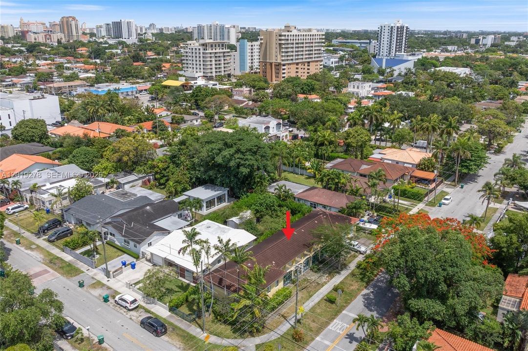 Active With Contract: $799,000 (2 beds, 1 baths, 860 Square Feet)