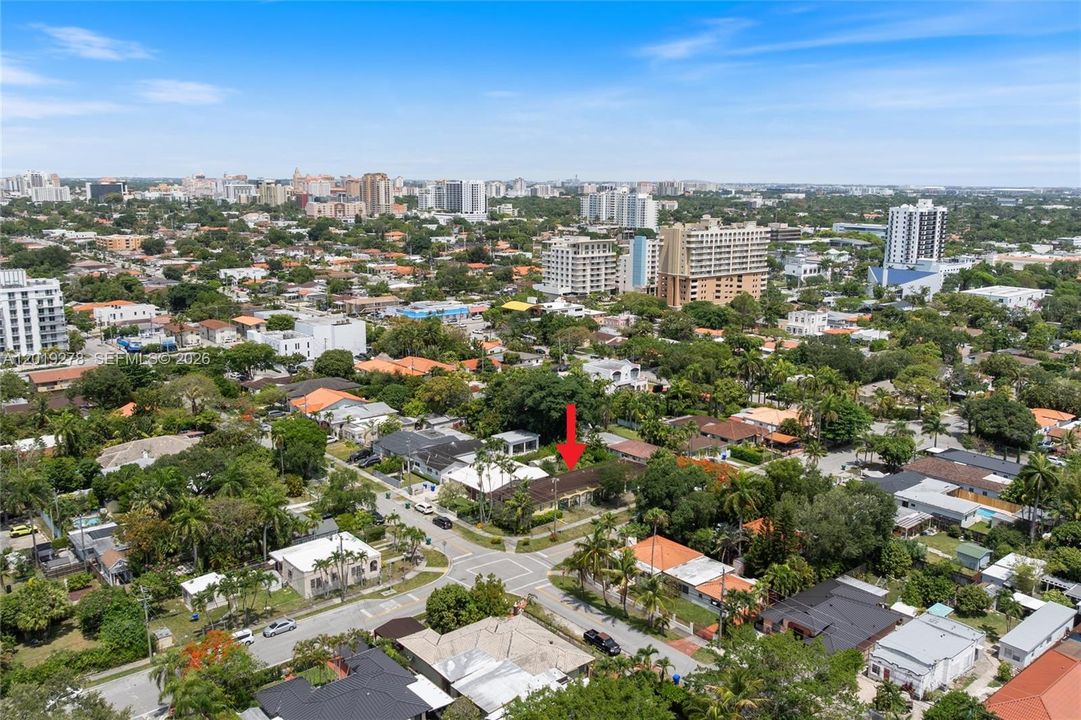Active With Contract: $799,000 (2 beds, 1 baths, 860 Square Feet)