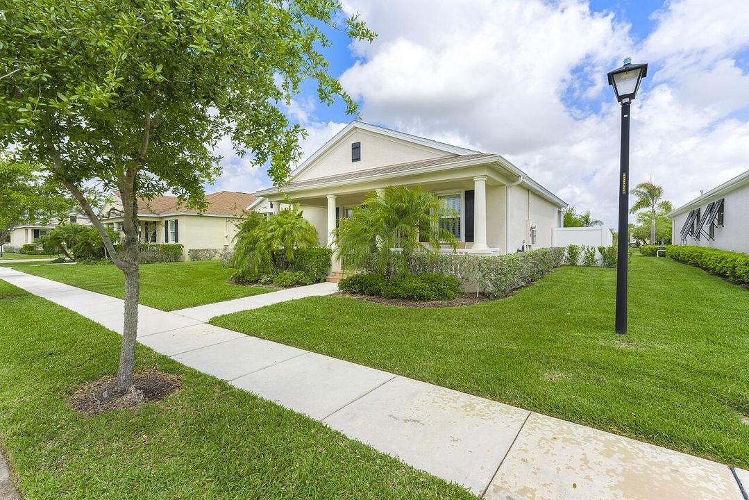 7218-E-Village-Sq-HigMedia-008-1280