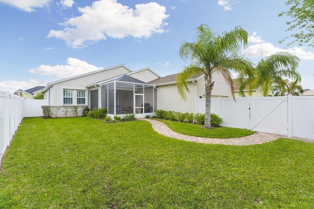 7218-E-Village-Sq-HigMedia-046-1280