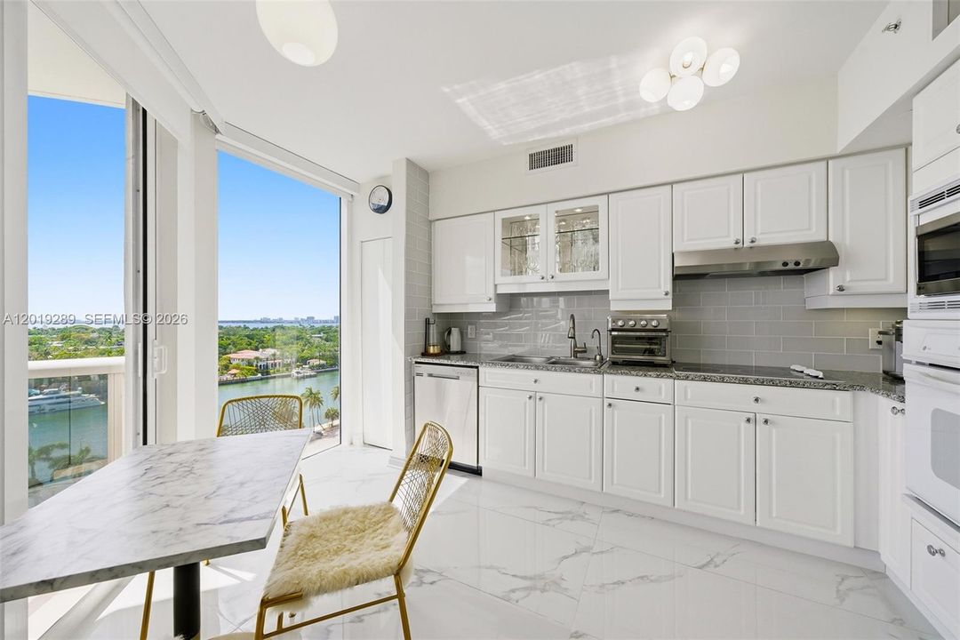 For Sale: $1,280,000 (1 beds, 2 baths, 1100 Square Feet)