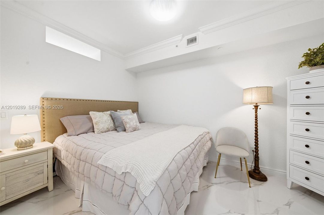 For Sale: $1,280,000 (1 beds, 2 baths, 1100 Square Feet)
