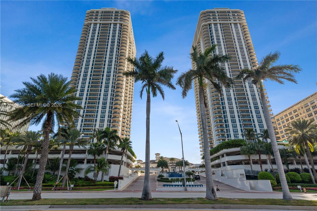For Sale: $1,280,000 (1 beds, 2 baths, 1100 Square Feet)