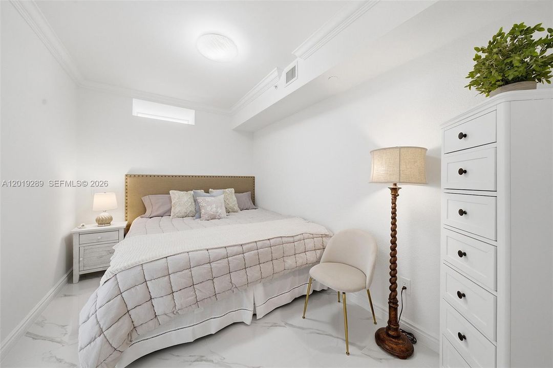 For Sale: $1,280,000 (1 beds, 2 baths, 1100 Square Feet)