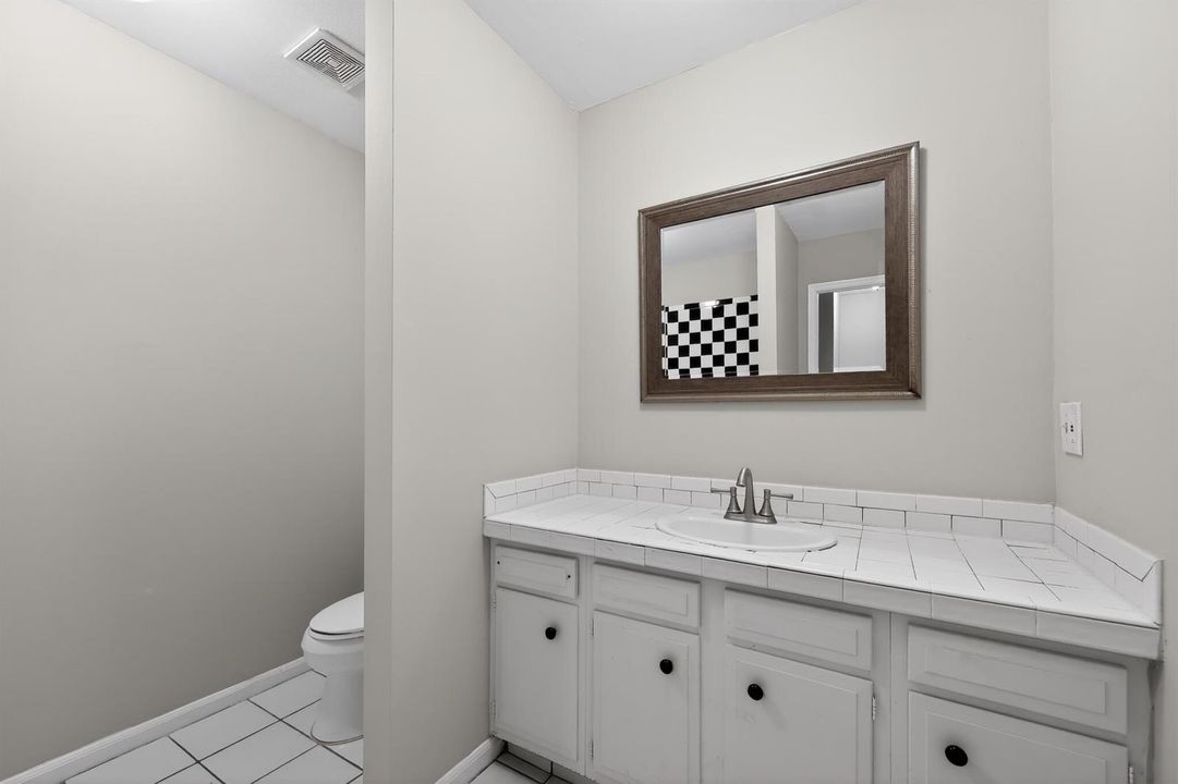 28_748_Place_Chateau-Bathroom-0049