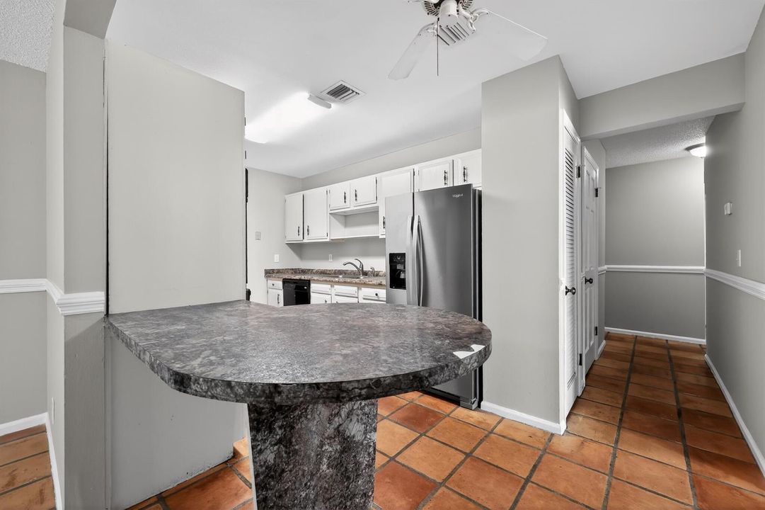 20_748_Place_Chateau-Kitchen-0034