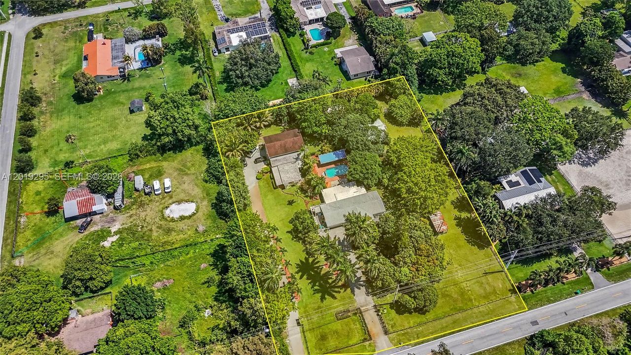 En Venta: $1,950,000 (4 camas, 3 baños, 1581 Pies cuadrados)