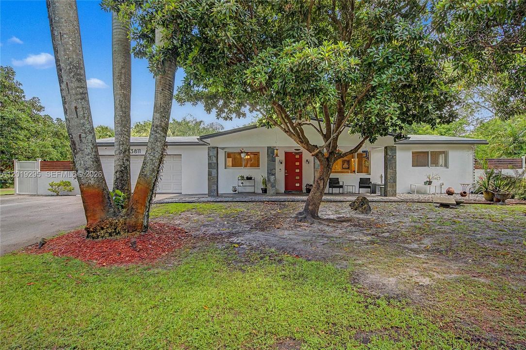 En Venta: $1,950,000 (4 camas, 3 baños, 1581 Pies cuadrados)