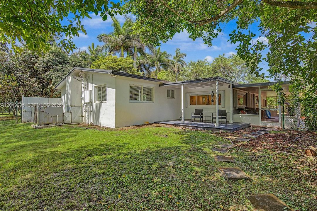 En Venta: $1,950,000 (4 camas, 3 baños, 1581 Pies cuadrados)