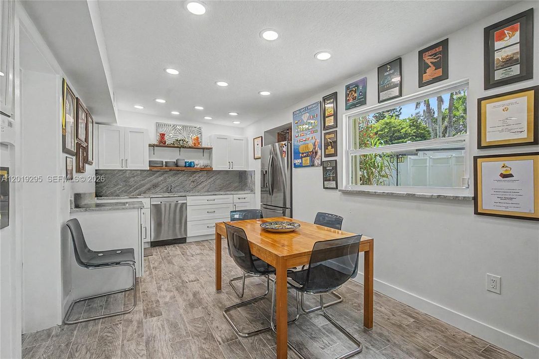 En Venta: $1,950,000 (4 camas, 3 baños, 1581 Pies cuadrados)