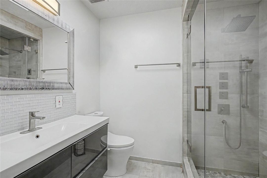 En Venta: $1,950,000 (4 camas, 3 baños, 1581 Pies cuadrados)