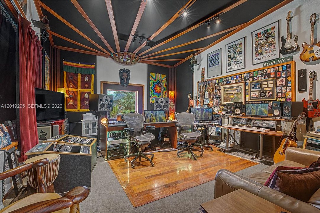En Venta: $1,950,000 (4 camas, 3 baños, 1581 Pies cuadrados)