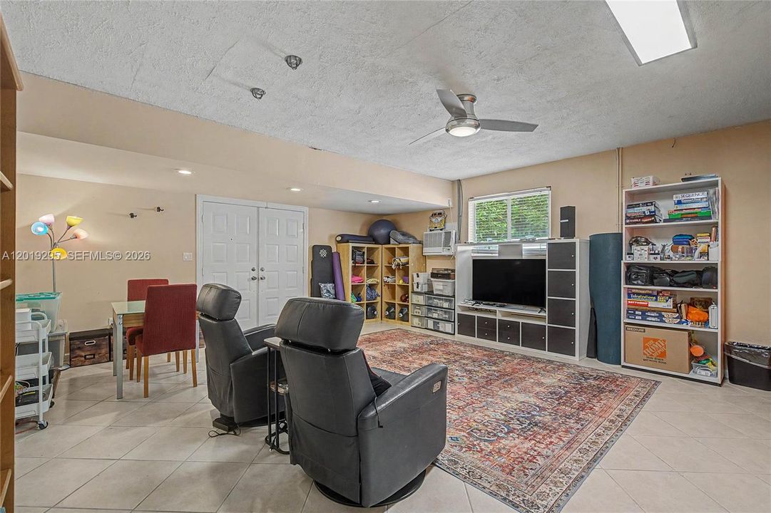 En Venta: $1,950,000 (4 camas, 3 baños, 1581 Pies cuadrados)