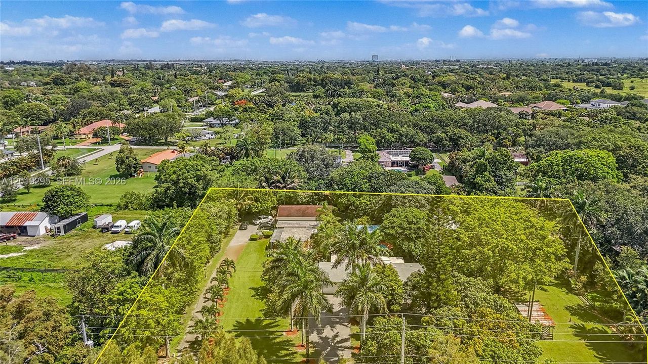 En Venta: $1,950,000 (4 camas, 3 baños, 1581 Pies cuadrados)