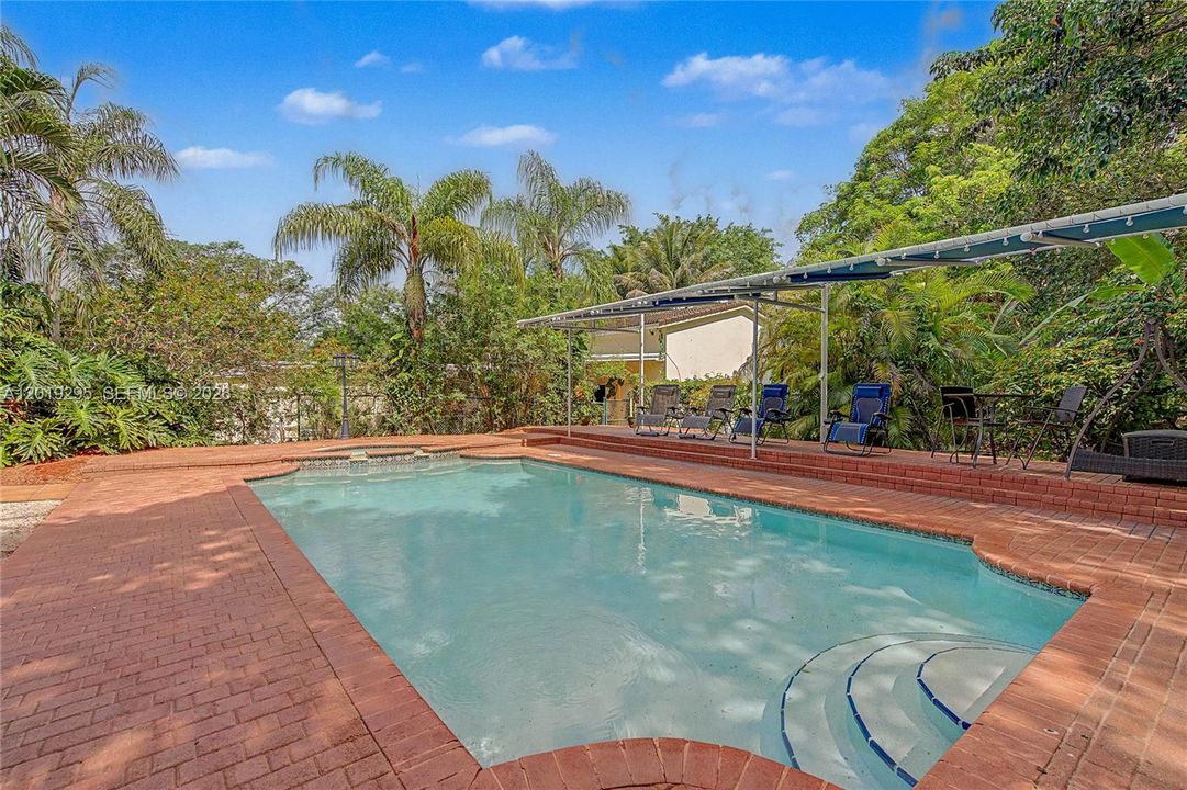 En Venta: $1,950,000 (4 camas, 3 baños, 1581 Pies cuadrados)