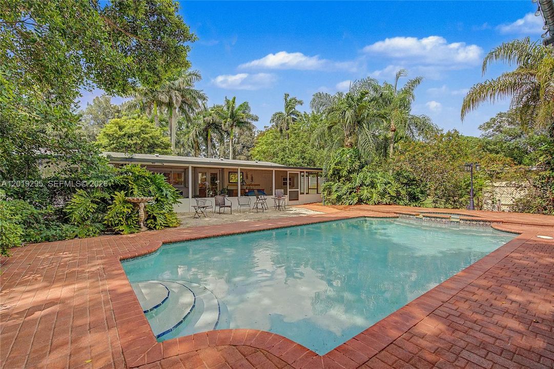 En Venta: $1,950,000 (4 camas, 3 baños, 1581 Pies cuadrados)