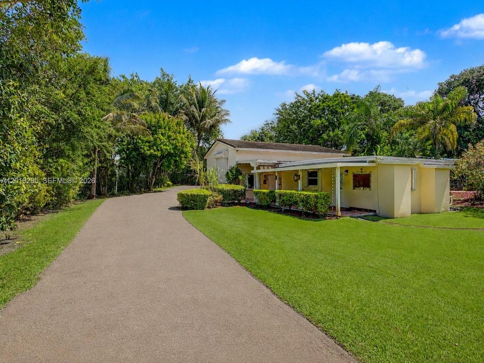 En Venta: $1,950,000 (4 camas, 3 baños, 1581 Pies cuadrados)