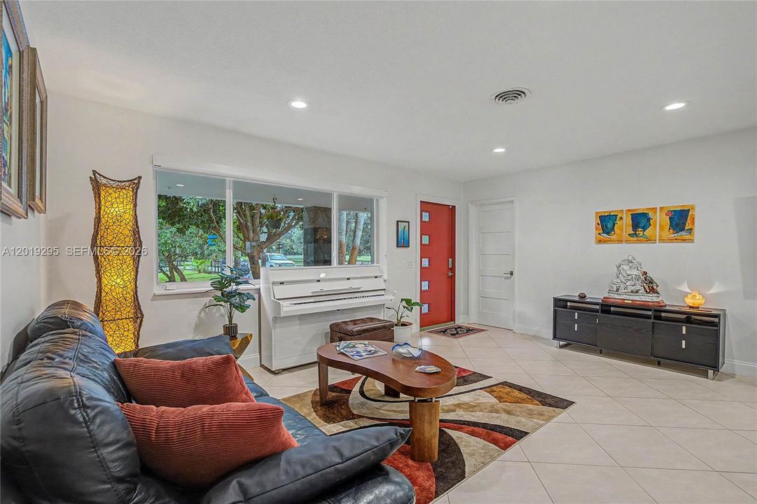 En Venta: $1,950,000 (4 camas, 3 baños, 1581 Pies cuadrados)