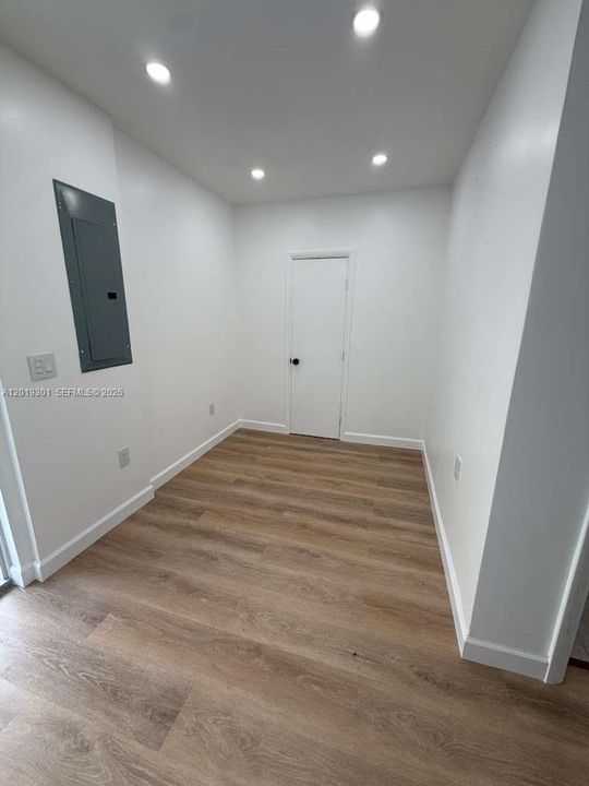 For Rent: $1,450 (1 beds, 1 baths, 1456 Square Feet)