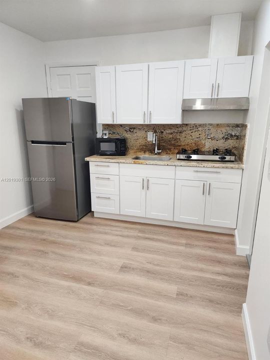 For Rent: $1,450 (1 beds, 1 baths, 1456 Square Feet)