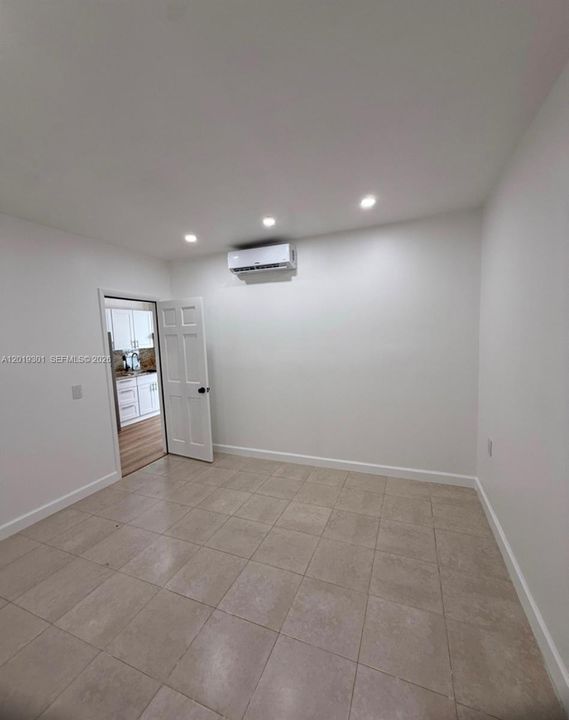 For Rent: $1,450 (1 beds, 1 baths, 1456 Square Feet)