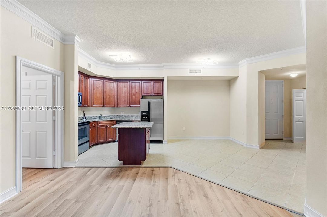 For Sale: $499,000 (2 beds, 2 baths, 1167 Square Feet)