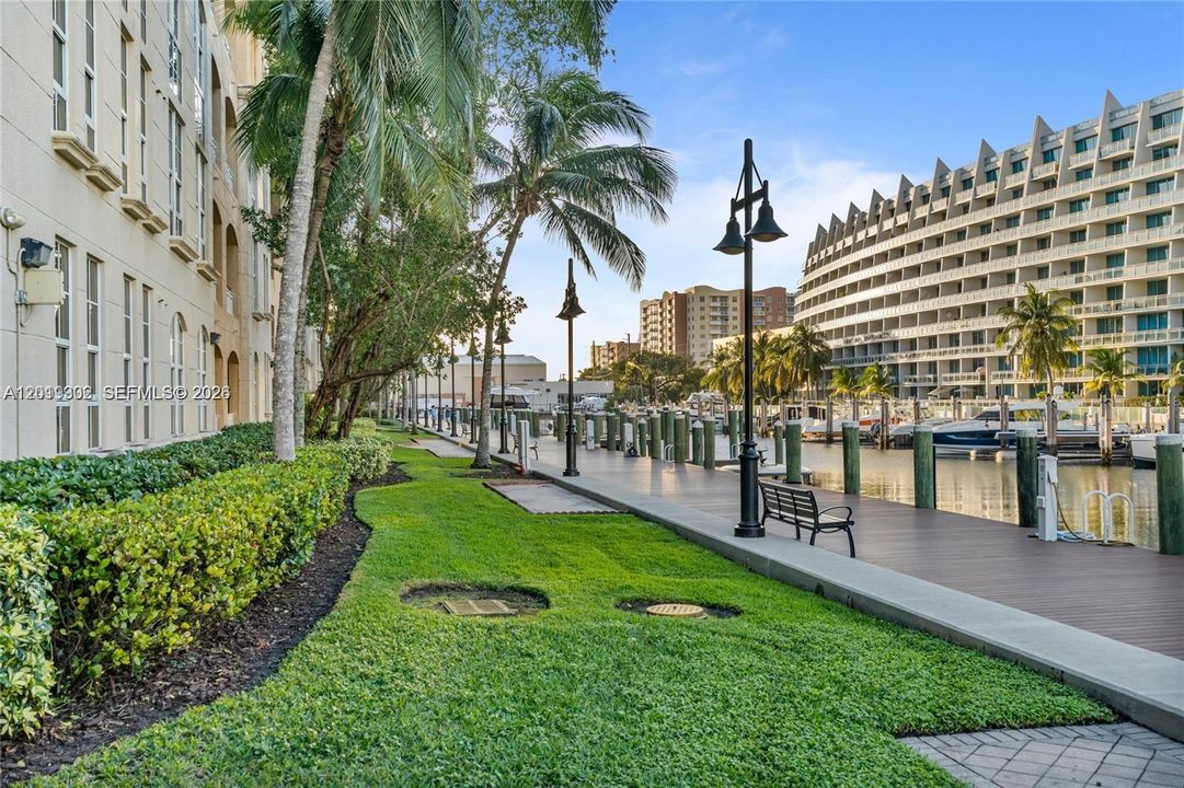 For Sale: $499,000 (2 beds, 2 baths, 1167 Square Feet)