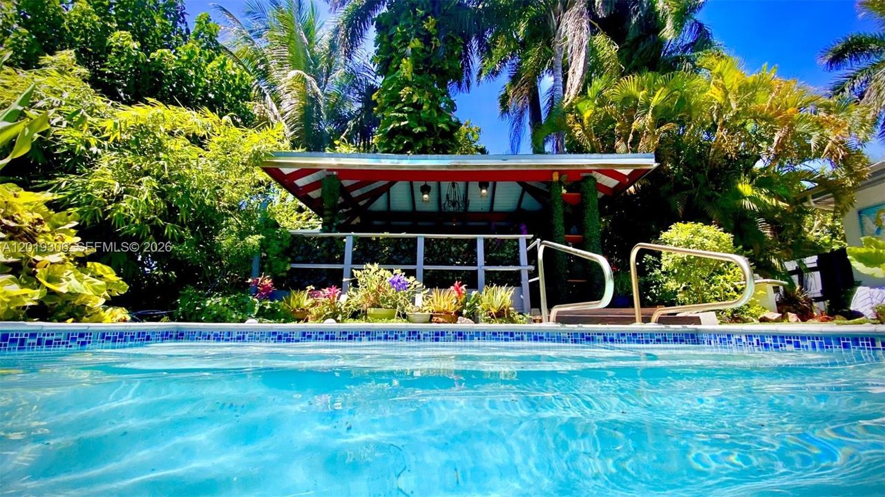 En Venta: $1,195,000 (4 camas, 2 baños, 1932 Pies cuadrados)