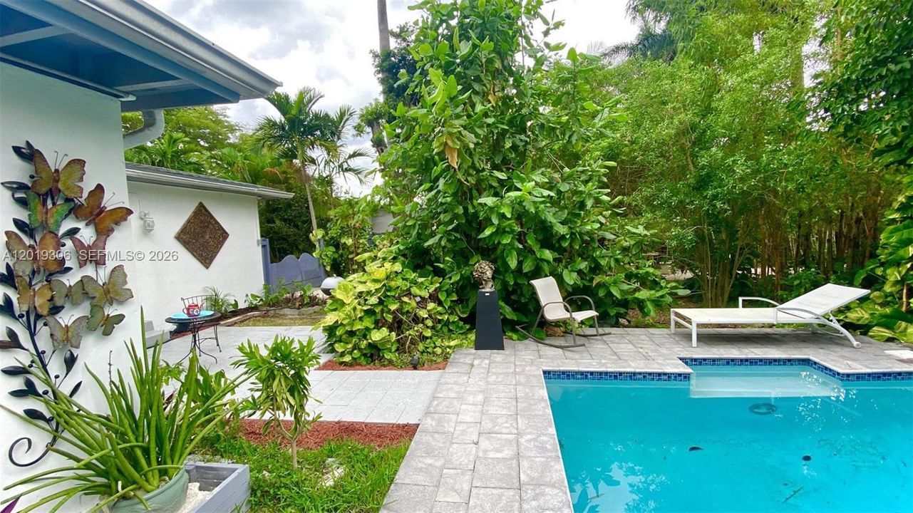 En Venta: $1,195,000 (4 camas, 2 baños, 1932 Pies cuadrados)