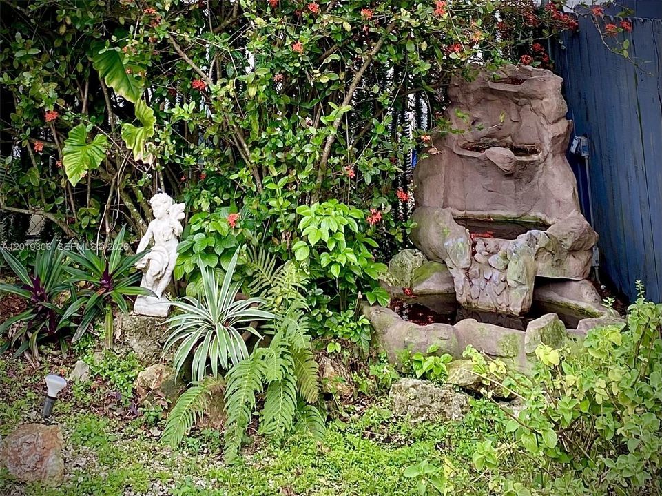En Venta: $1,195,000 (4 camas, 2 baños, 1932 Pies cuadrados)