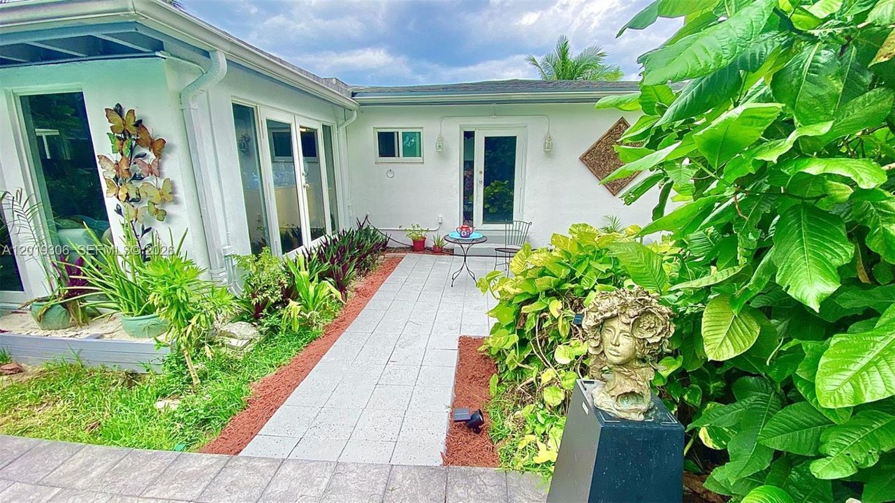 En Venta: $1,195,000 (4 camas, 2 baños, 1932 Pies cuadrados)