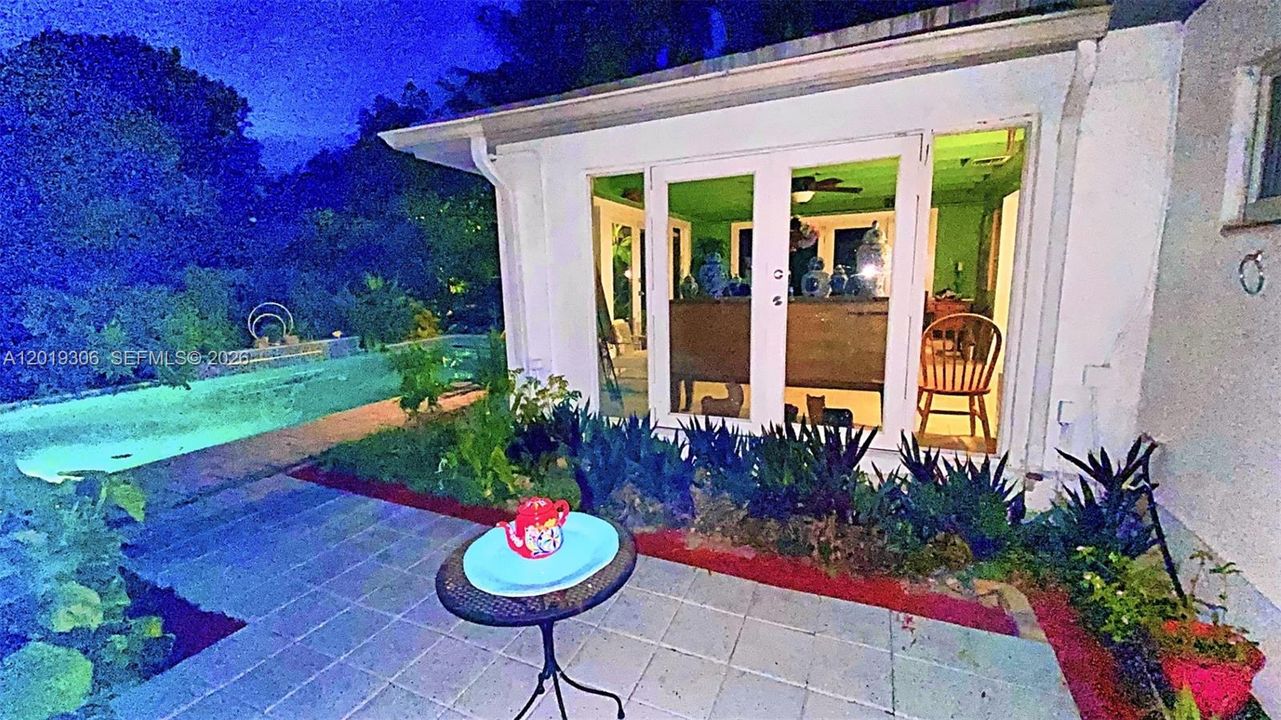En Venta: $1,195,000 (4 camas, 2 baños, 1932 Pies cuadrados)
