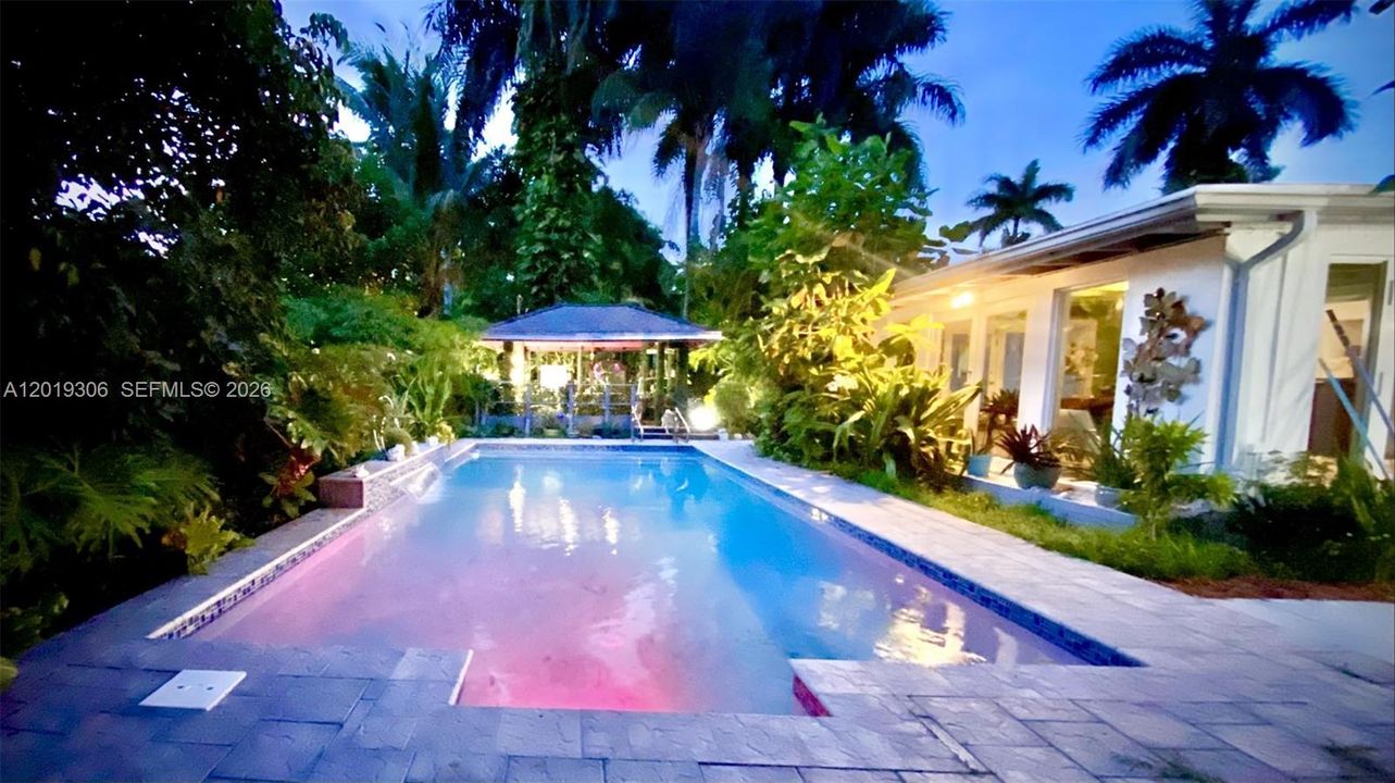 En Venta: $1,195,000 (4 camas, 2 baños, 1932 Pies cuadrados)