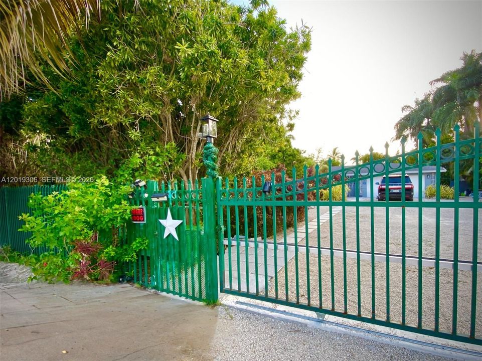 En Venta: $1,195,000 (4 camas, 2 baños, 1932 Pies cuadrados)