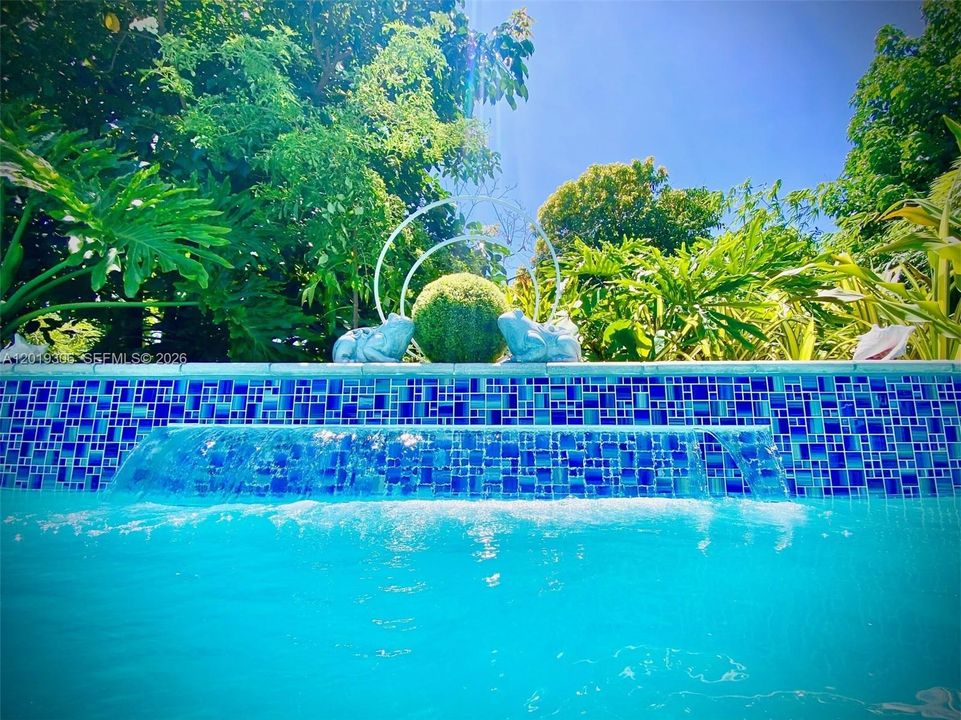En Venta: $1,195,000 (4 camas, 2 baños, 1932 Pies cuadrados)