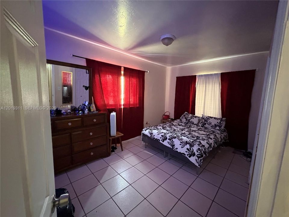 For Sale: $570,000 (3 beds, 2 baths, 768 Square Feet)