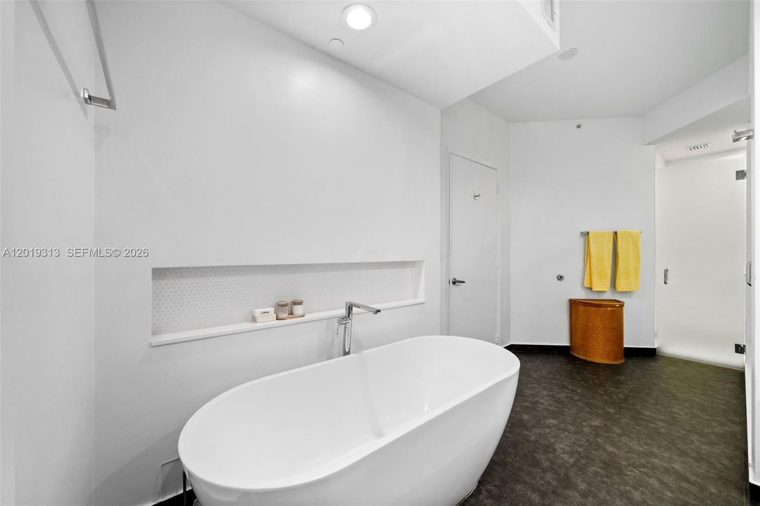 For Rent: $8,999 (2 beds, 2 baths, 1450 Square Feet)