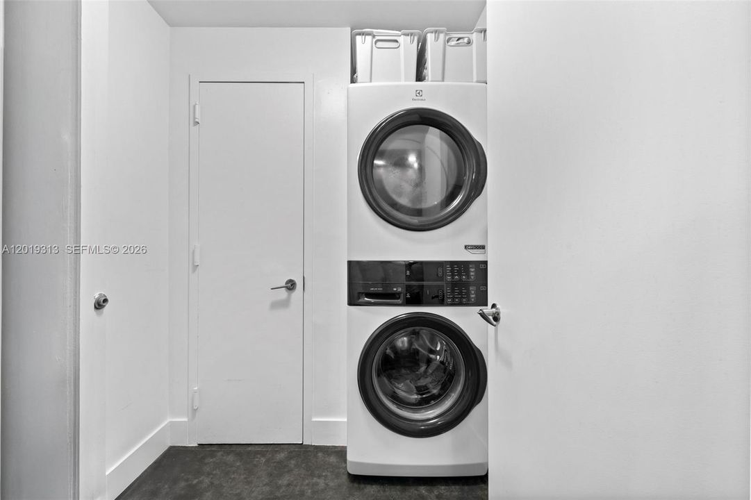 For Rent: $8,999 (2 beds, 2 baths, 1450 Square Feet)