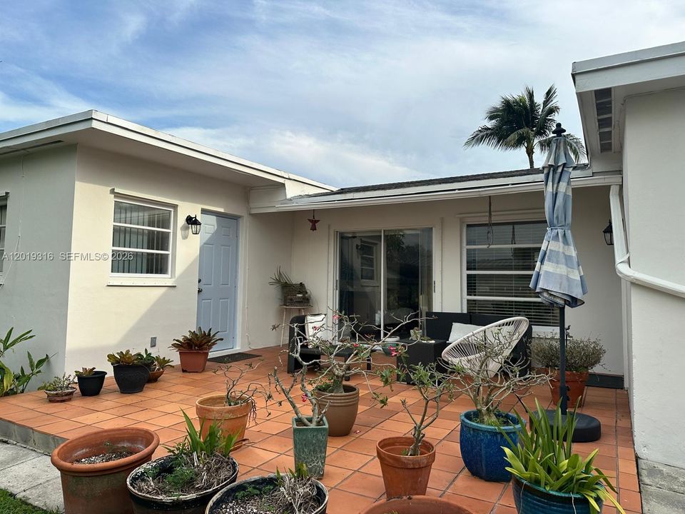 Activo con contrato: $721,900 (3 camas, 2 baños, 1702 Pies cuadrados)