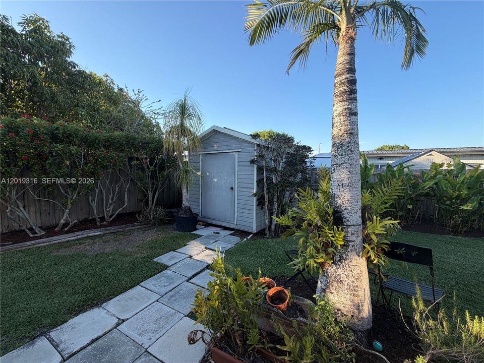 Activo con contrato: $721,900 (3 camas, 2 baños, 1702 Pies cuadrados)