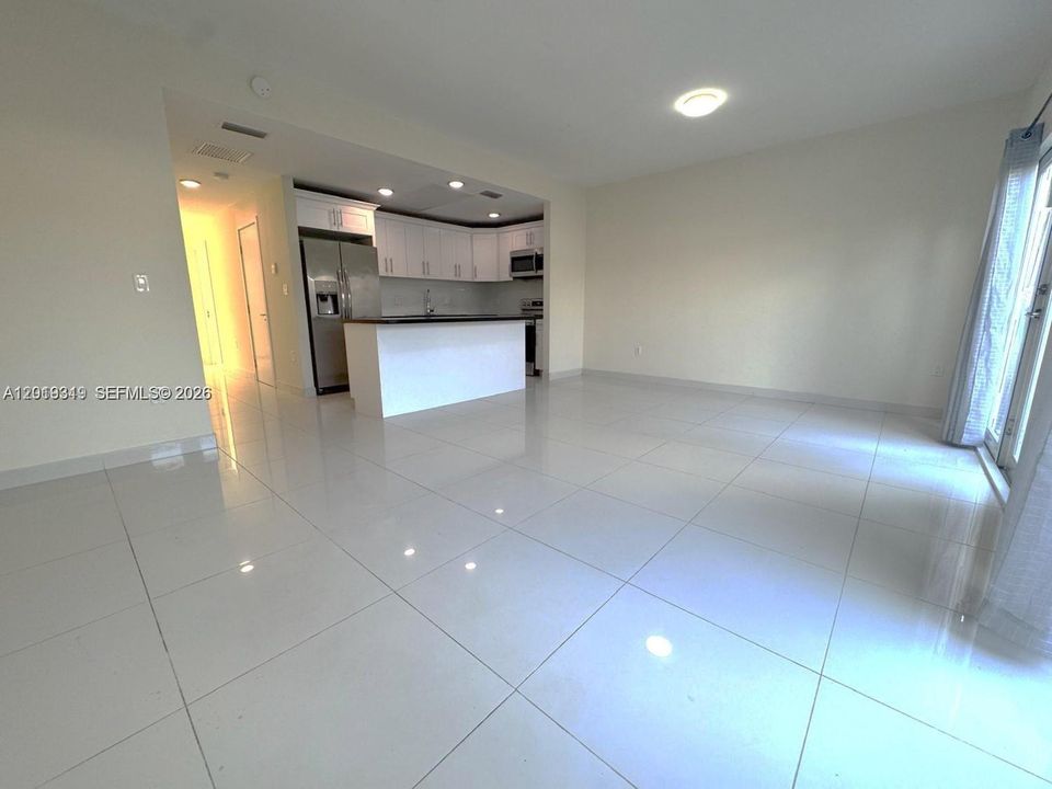 На продажу: $395,000 (4 спален, 3 ванн, 1535 Квадратных фут)