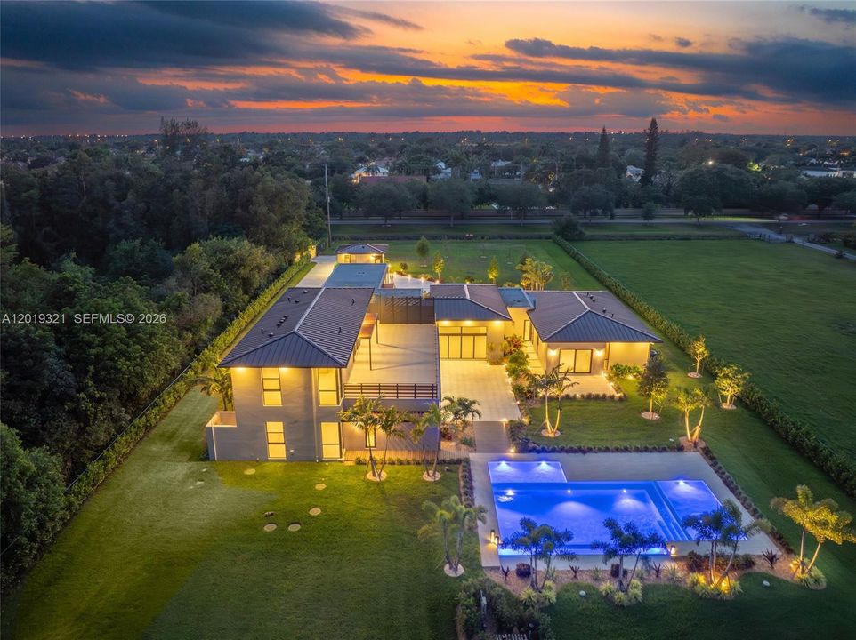 For Sale: $11,499,000 (8 beds, 6 baths, 0 Square Feet)