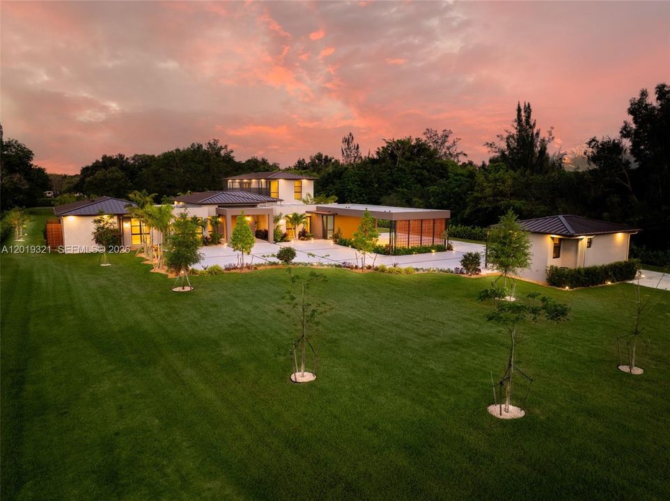For Sale: $11,499,000 (8 beds, 6 baths, 0 Square Feet)