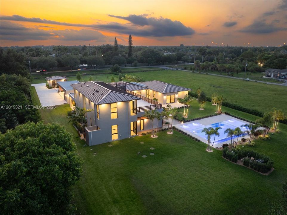 For Sale: $11,499,000 (8 beds, 6 baths, 0 Square Feet)