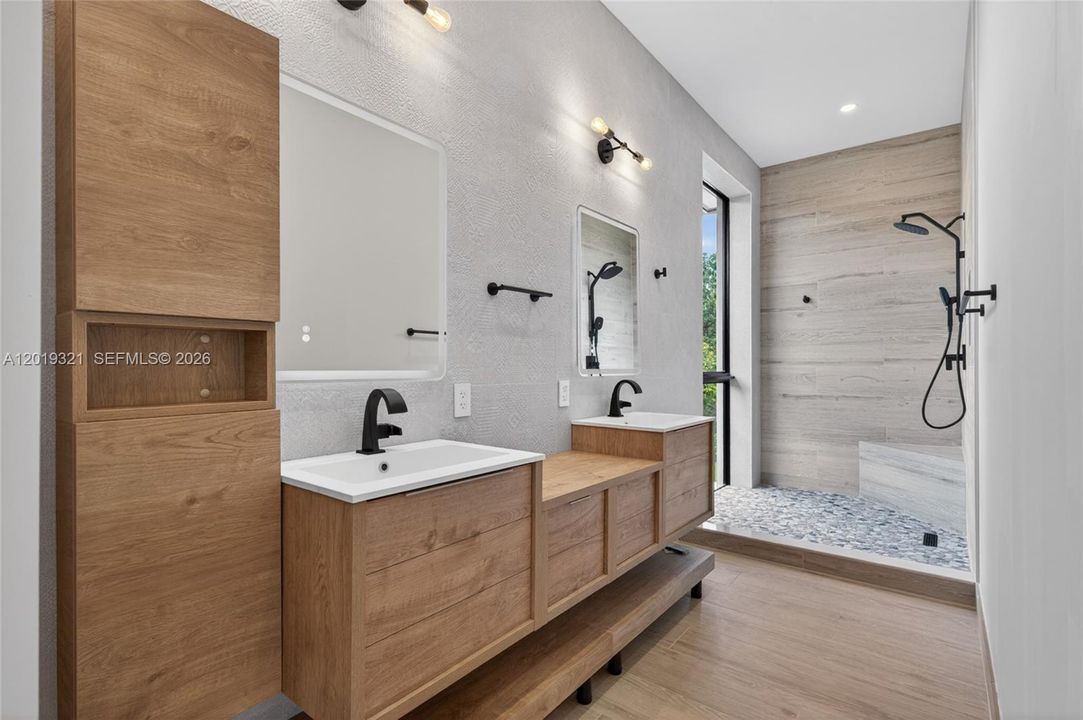 For Sale: $11,499,000 (8 beds, 6 baths, 0 Square Feet)